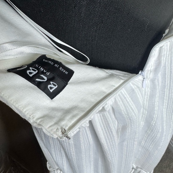 Elegant White Halter Dress - Picture 13 of 14